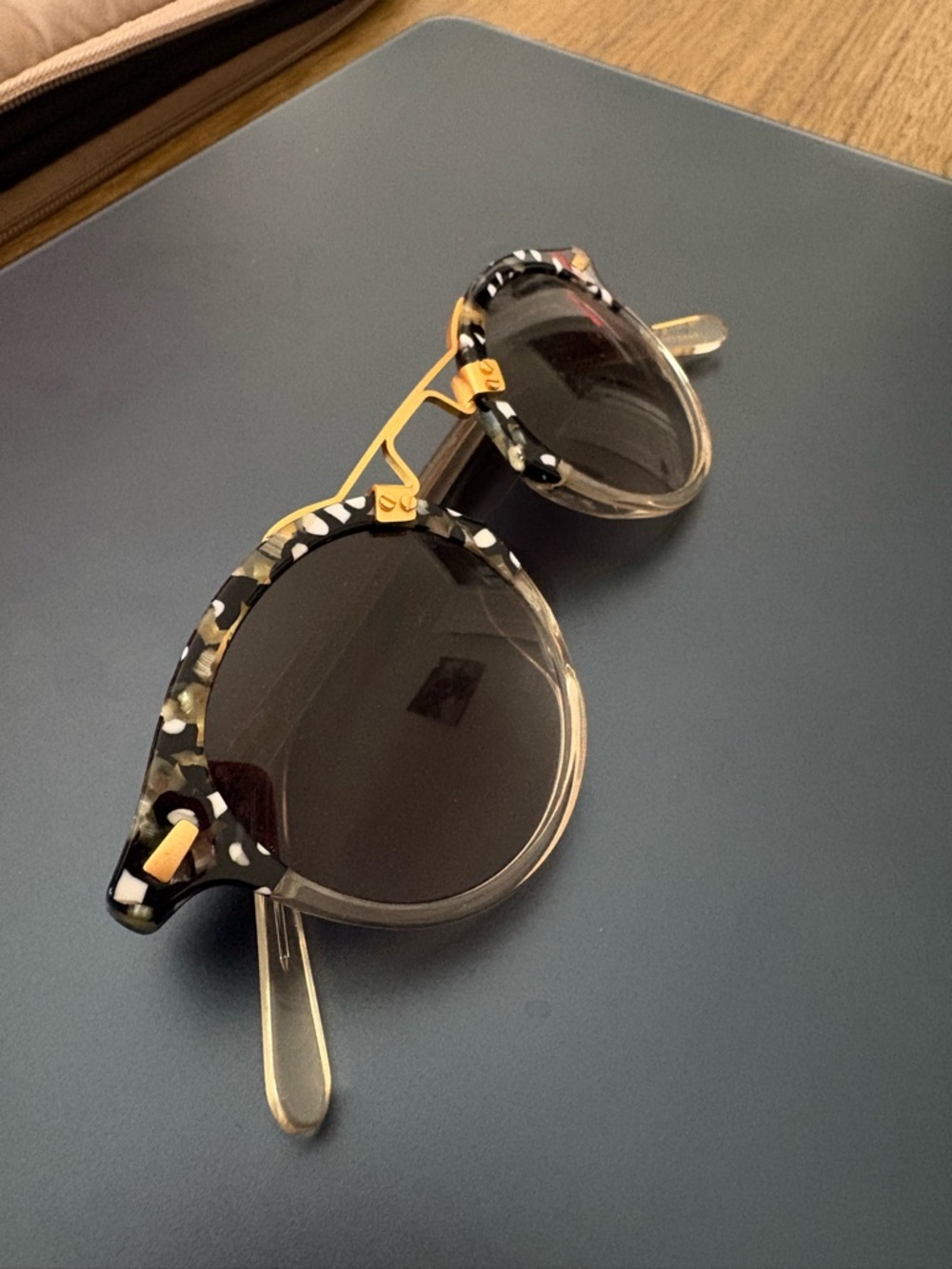 Krewe- Round Tortoiseshell Sunglasses with Gold Bridge - Black Pattern